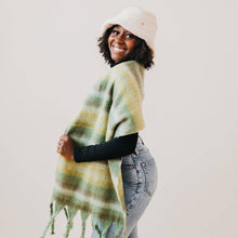 Load image into Gallery viewer, Pretty Simple - Adventure Ombre Scarf: Gray
